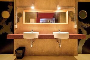 Quadrupla Economy | Bagno