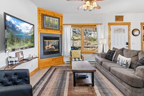 TV, fireplace