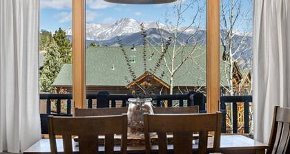 Estes Park Condo w/ Hot Tub & Lake Views Near RMNP