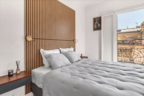 Room - Vrbo Property (Nice)