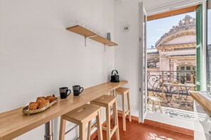 Dining - Heart of Nice: 4 balconies, sea and Old Town views, 50m to the beach (Nice)