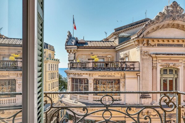 Unclassified image, 1 of 41, button - Vrbo Property (Nice)