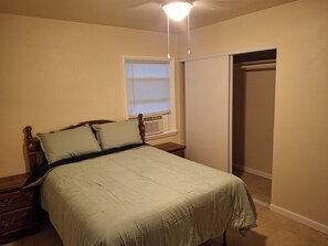 1 bedroom, iron/ironing board, WiFi, bed sheets - Cozy fully furnished 1-bedroom house in beautiful Lancaster (Lancaster)
