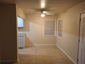 Interior - Cozy fully furnished 1-bedroom house in beautiful Lancaster (Lancaster)