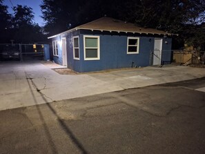 Exterior - Cozy fully furnished 1-bedroom house in beautiful Lancaster (Lancaster)