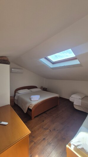 1 quarto, berço de viagem, Wi-Fi de cortesia, roupa de cama