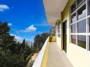 House | Property grounds - Super Hotel O Ghoom Aps Homestay (Darjeeling)