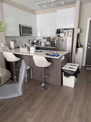 Private kitchen - 
Private Bedroom | Pet-Friendly | Quiet & Cozy House (Vancouver)