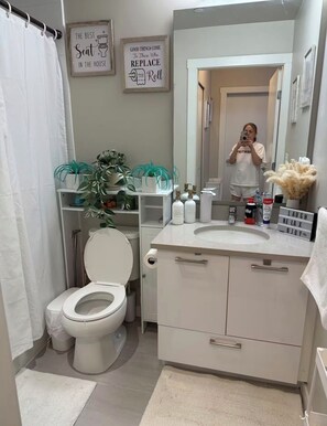 Bathroom -
Private Bedroom | Pet-Friendly | Quiet & Cozy House (Vancouver)