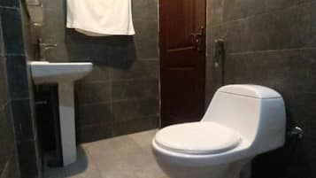 Deluxe Double Room | Bathroom