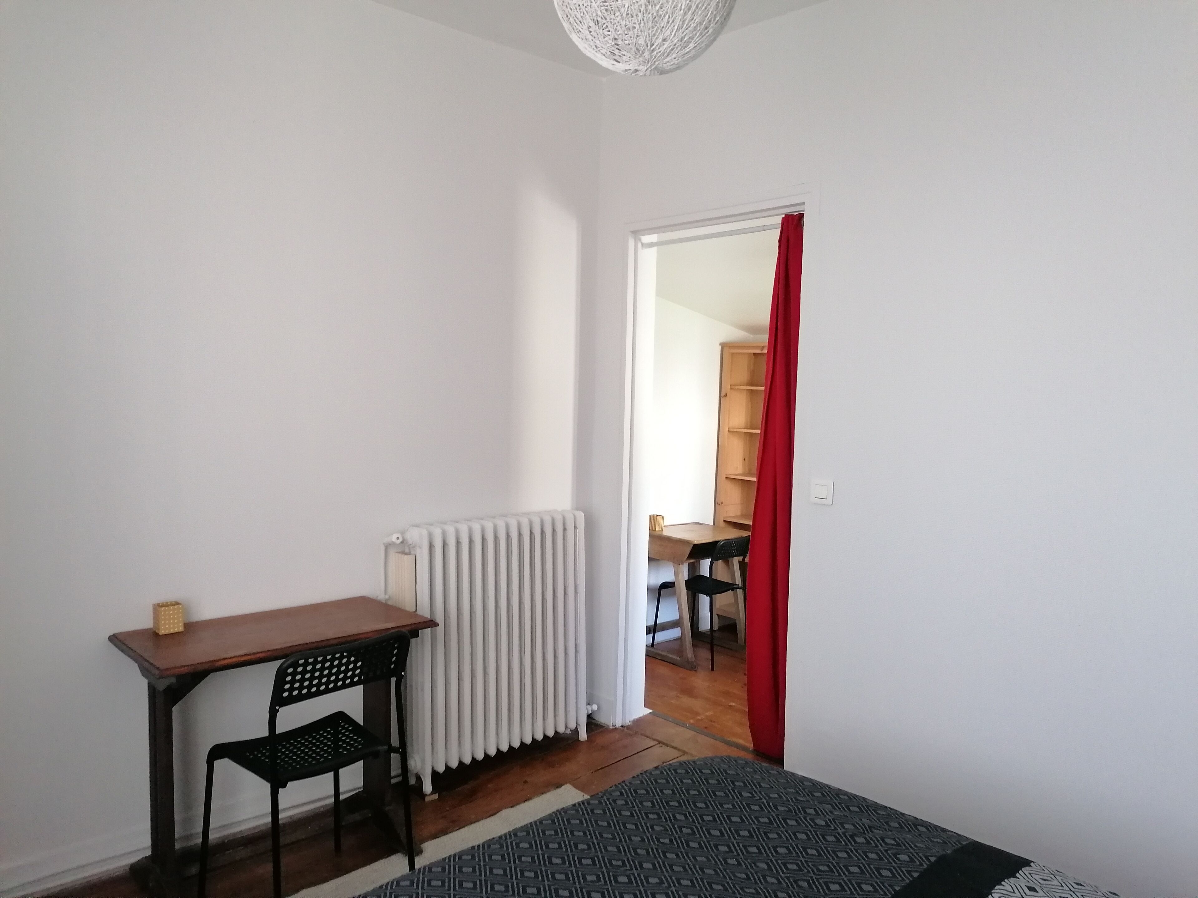 Iron/ironing board, travel crib, WiFi, bed sheets