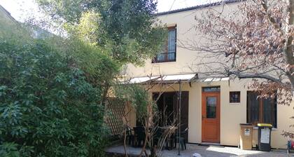 Charming bungalow with garden in a quiet neighborhood