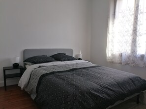 Bügeleisen/Bügelbrett, Reisekinderbett, WLAN, Bettwäsche