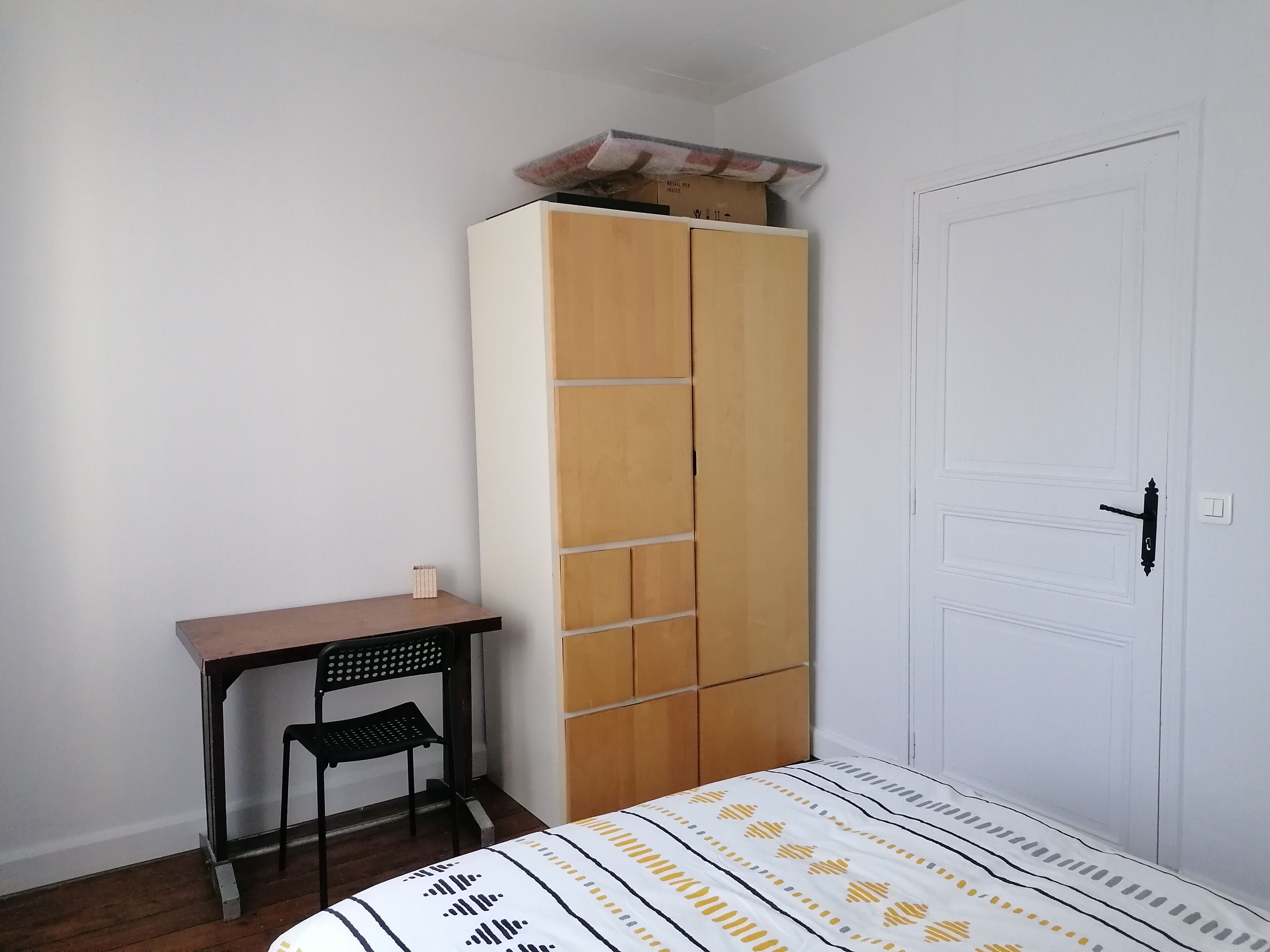 Iron/ironing board, travel crib, WiFi, bed sheets