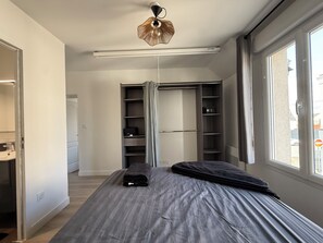 Unclassified image, 5 of 7, button - Vrbo Property (Trélazé)