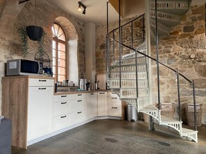 Apartment | Private kitchen - Ferienwohnung mit Kamin & Sauna im Historischen Gewolbe - Best Price! (Grossharthau)