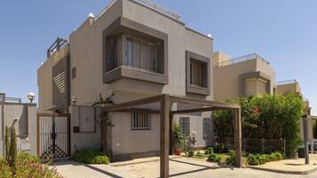 Luxury-Villa, 4 Schlafzimmer, Gartenblick | Fassade der Unterkunft