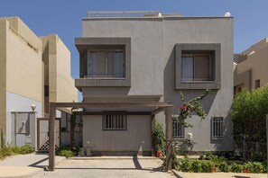 Front of property - ELITE Luxury 4BR Villa PalmHills Golf Ex (Giza Governorate)