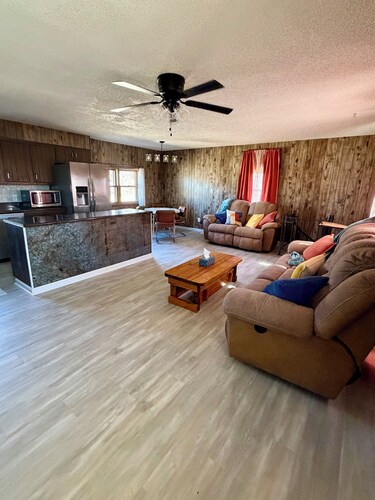 Cozy Country Home- Open Skies and Farmland view