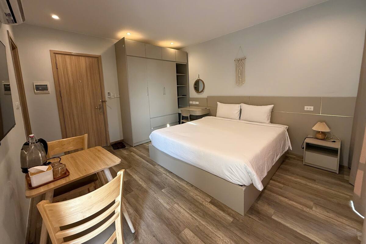 Lyxig studiosvit - utsikt mot stranden