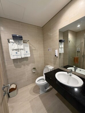 Lyxig studiosvit - utsikt mot stranden | Badrum