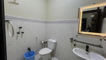 Deluxe Double Room | Bathroom