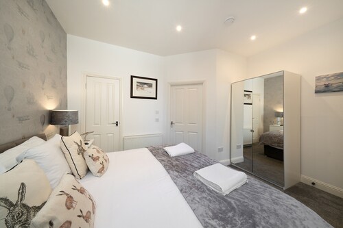 Fionas Cottage -  a house that sleeps 6 guests  in 3 bedrooms