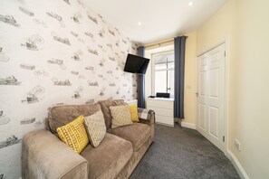 TV - Fionas Cottage -  a house that sleeps 6 guests  in 3 bedrooms (Crieff)