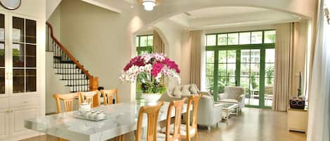 Biệt thự Deluxe, 4 phòng ngủ, quang cảnh thành phố | Khu ăn uống