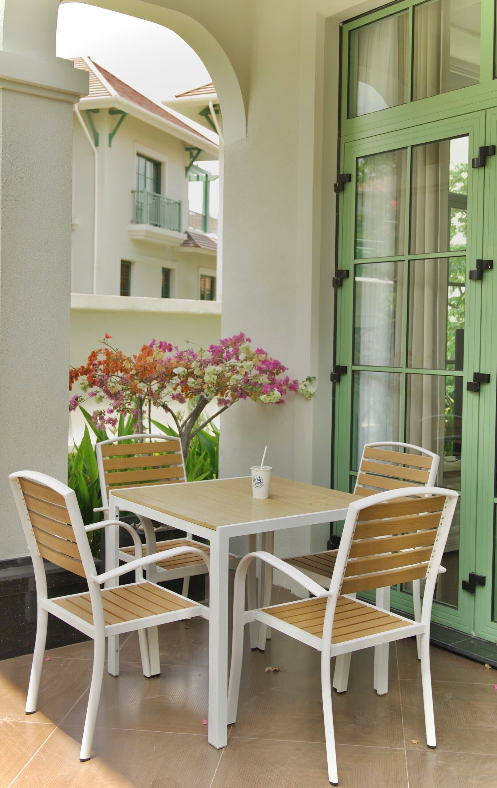 Vila luxo, 4 quartos, vista para o jardim | Opções para refeição ao ar livre