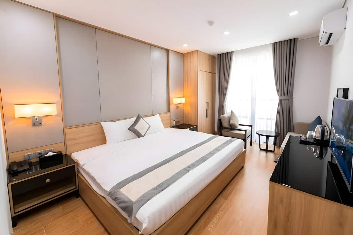 Basic Double Room | In-room safe, desk, blackout drapes, free WiFi