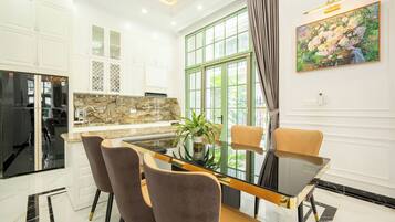 Luxury Villa, City View | Living area