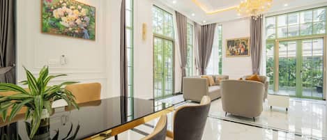 ลักซ์ชัวรี่วิลล่า, วิวเมือง | บริเวณนั่งเล่น