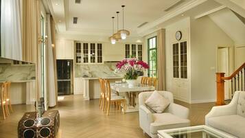 Deluxe Villa, 4 Bedrooms, City View | Living area