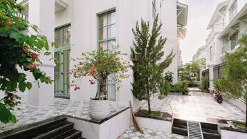 Luxury Villa, City View | In-room safe, desk, blackout drapes, free WiFi