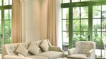 Deluxe villa, 4 slaapkamers, uitzicht op tuin | Woonruimte