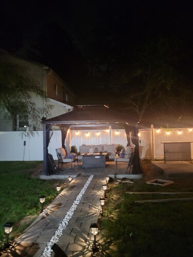 Cozy 1-bedroom apartment in peaceful West Babylon with AC