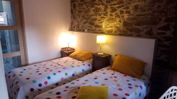 1 chambre, bureau, Wi-Fi gratuit, draps fournis