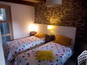 1 chambre, accès Internet, draps fournis
