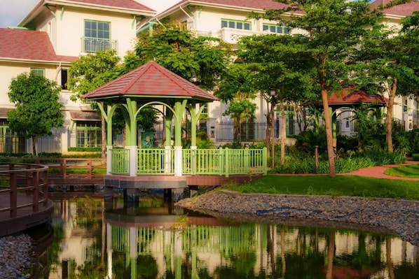 ดีลักซ์วิลล่า, 4 ห้องนอน, ระเบียง, วิวสวน | บริเวณที่พัก
