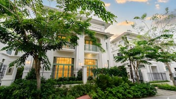 Luxury Villa, 4 Bedrooms | In-room safe, desk, free WiFi, bed sheets