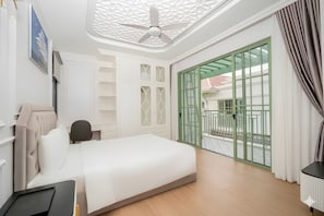 Villa Luxury, 4 camere da letto | Una cassaforte in camera, una scrivania, Wi-Fi gratuito, lenzuola