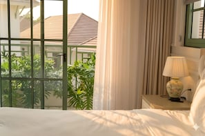 Vila luxo, 4 quartos | Cofres nos quartos, escrivaninha, Wi-Fi de cortesia, roupa de cama