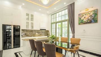 Luxury Villa, 4 Bedrooms | Private kitchen