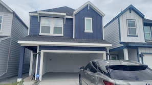 Exterior - Quiet 3BR Home Near NRG Stadium, Medical Center, Downtown (Houston)