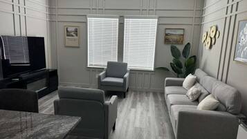 Smart TV, fireplace