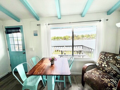 Cozy Blue Cottage on Stone Ledge Lake