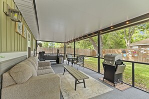 Outdoor dining - We welcome you to Dragonfly Nest! A spa resort. Pensacola Beach 15 miles away (Pensacola)