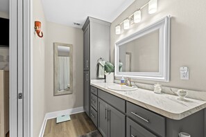 Bathroom - We welcome you to Dragonfly Nest! A spa resort. Pensacola Beach 15 miles away (Pensacola)