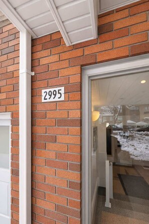 Exterior detail - 1BR Comfort - Quiet & Convenient (Montreal)